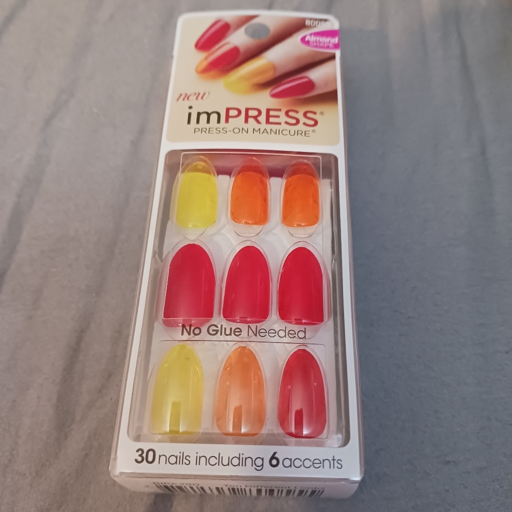NWT! IMPRESS PRESS ON NAILS